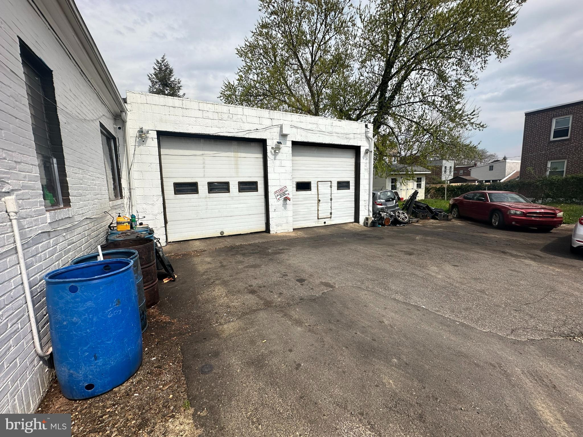 LAWNDALE - Commercial Sale