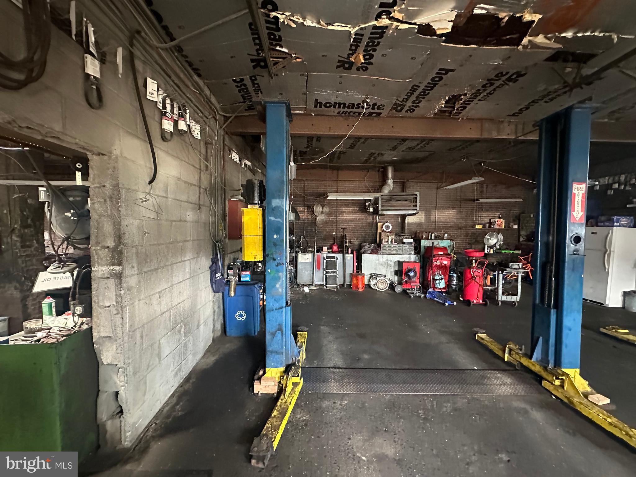 LAWNDALE - Commercial Sale