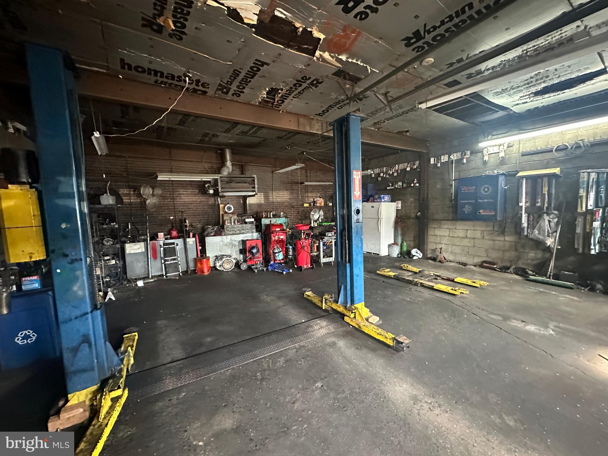 LAWNDALE - Commercial Sale