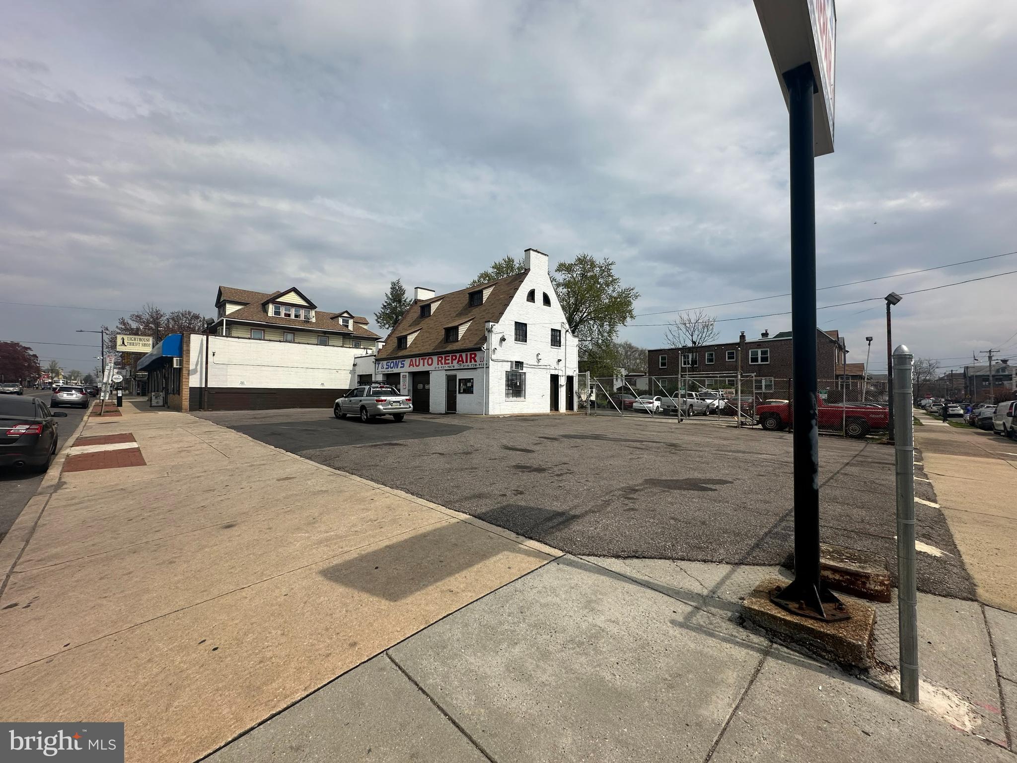 LAWNDALE - Commercial Sale