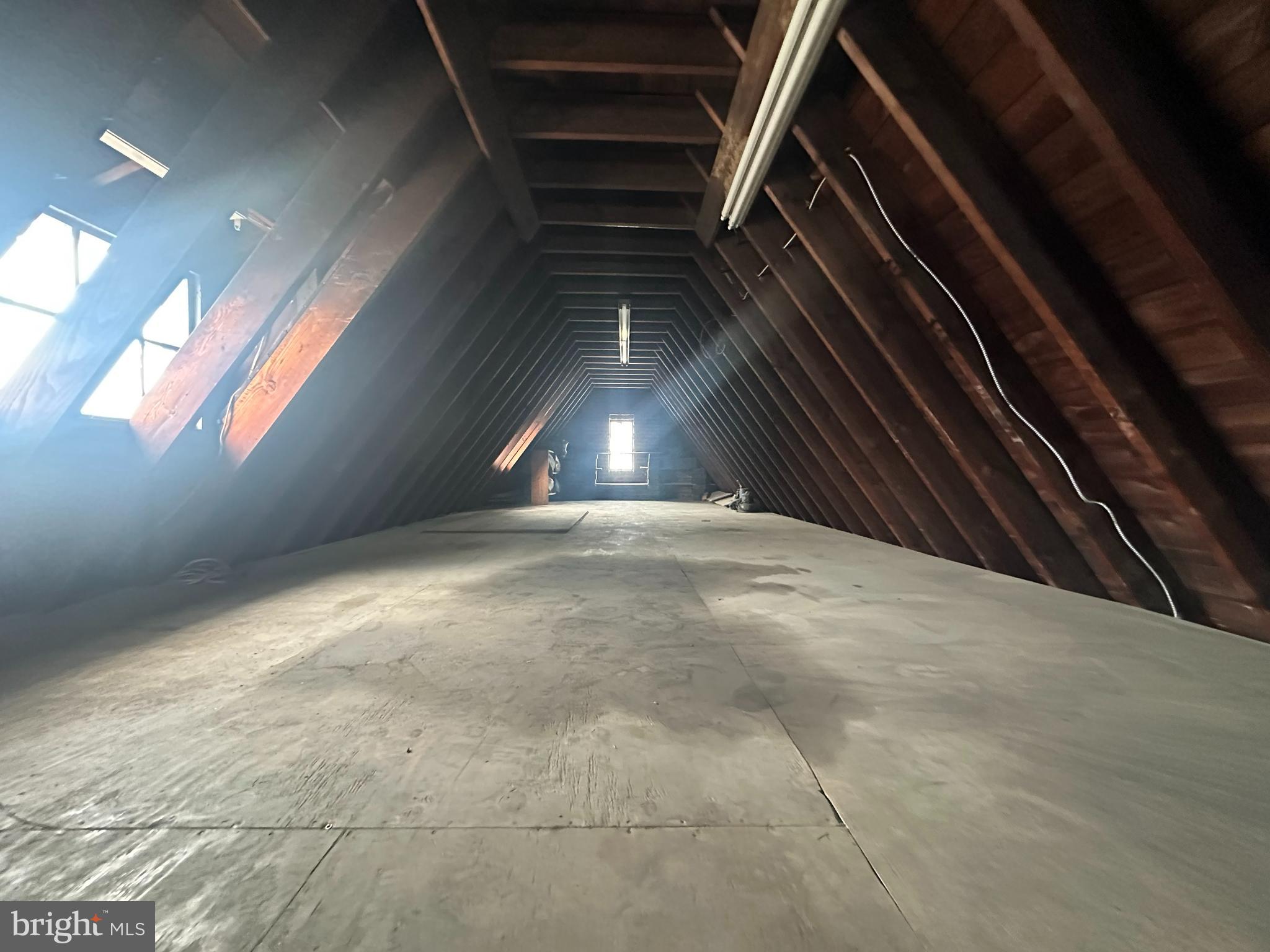 LAWNDALE - Commercial Sale