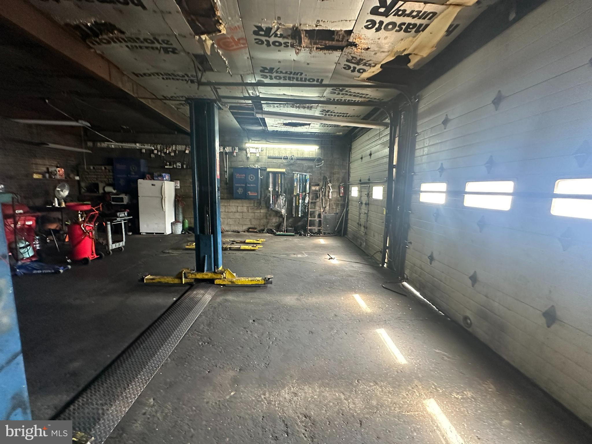 LAWNDALE - Commercial Sale