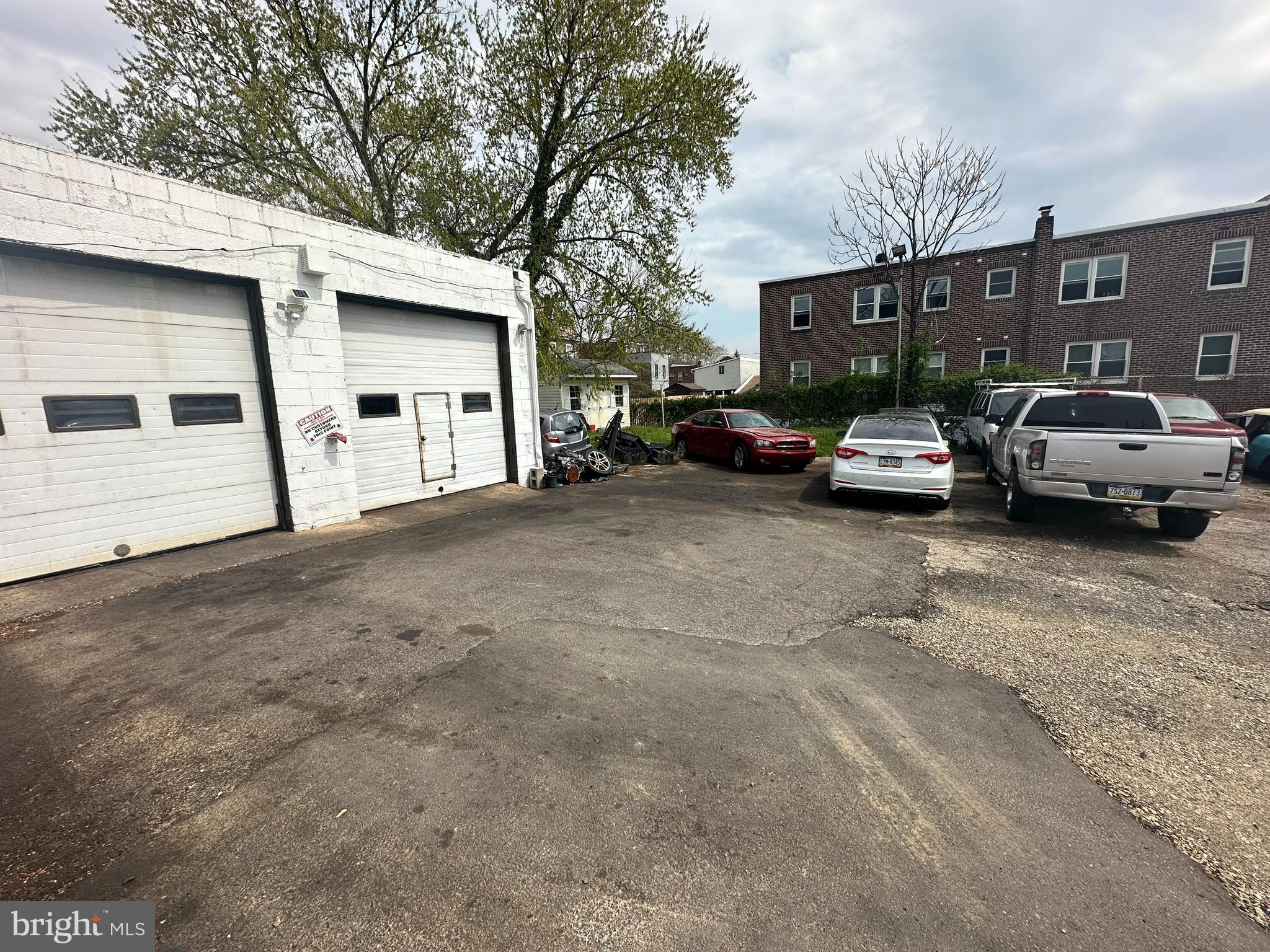 LAWNDALE - Commercial Sale