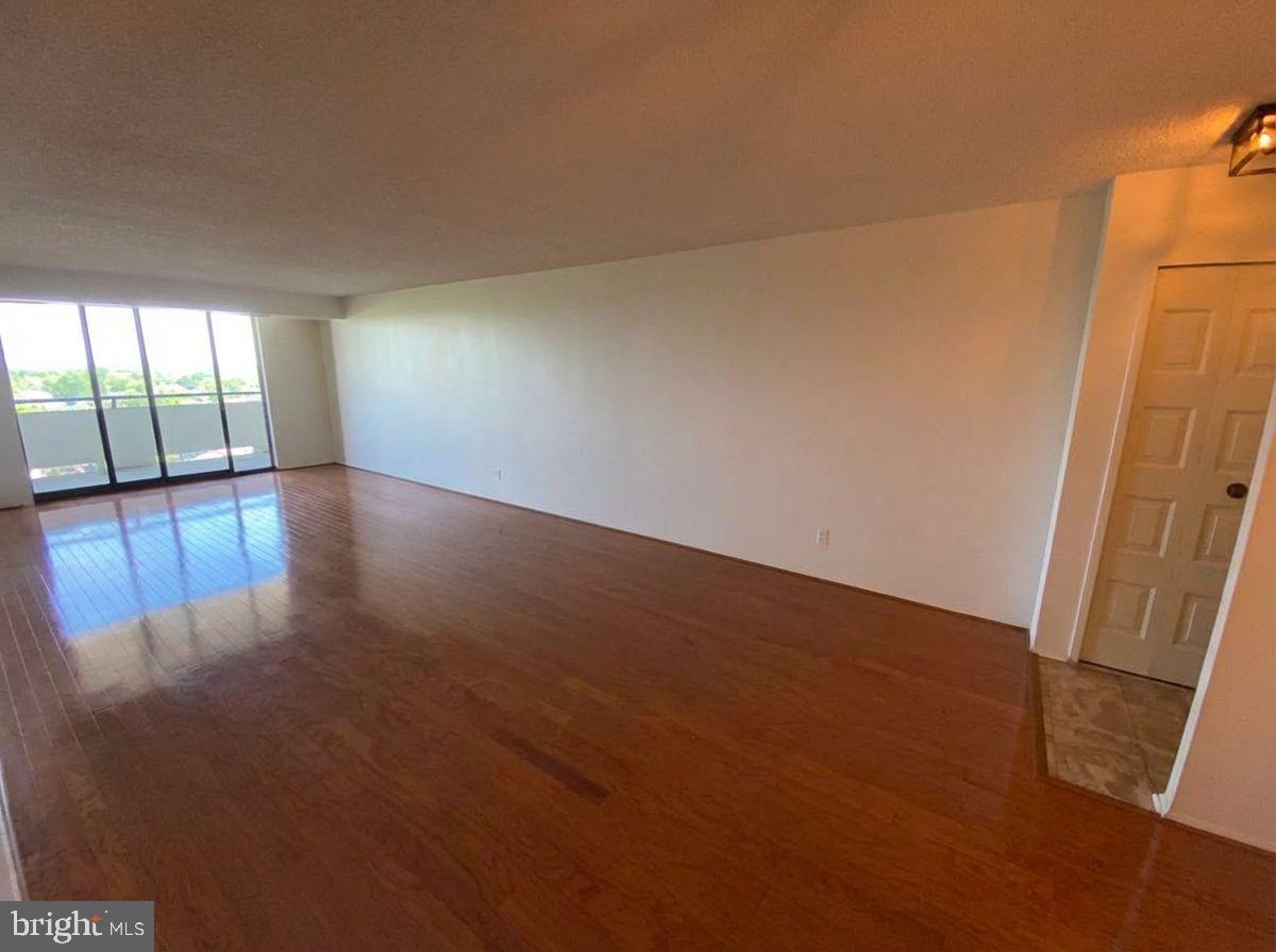 1800 OLD MEADOW ROAD 1412