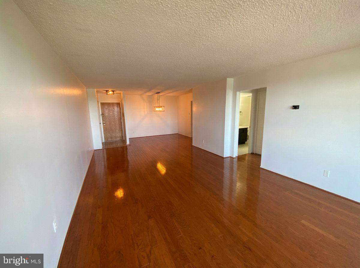 1800 OLD MEADOW ROAD 1412