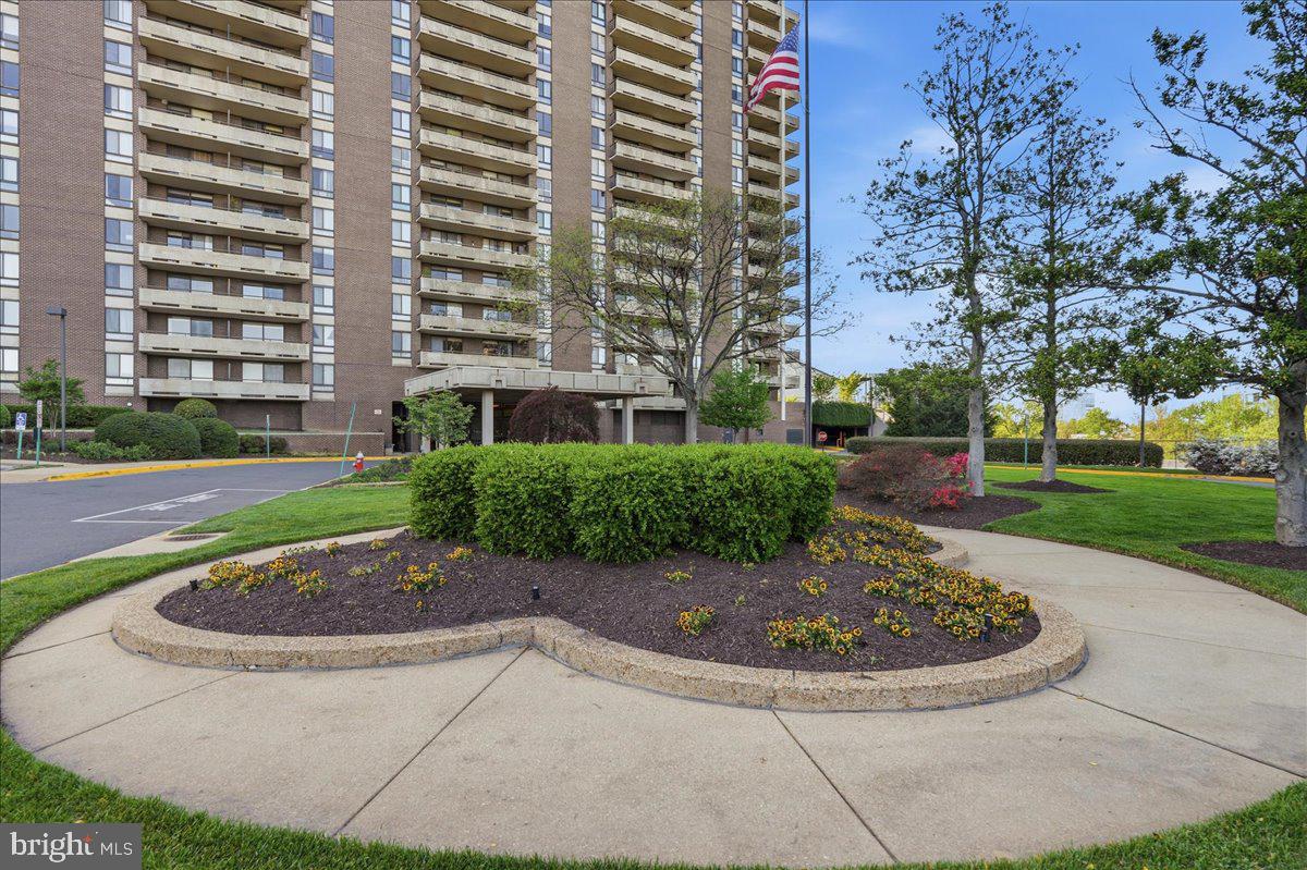 REGENCY AT MCLEAN - Residential