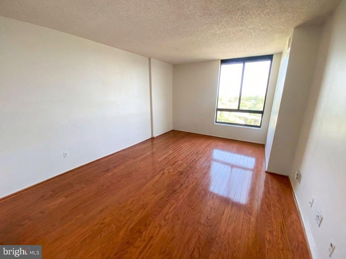 1800 OLD MEADOW ROAD 1412