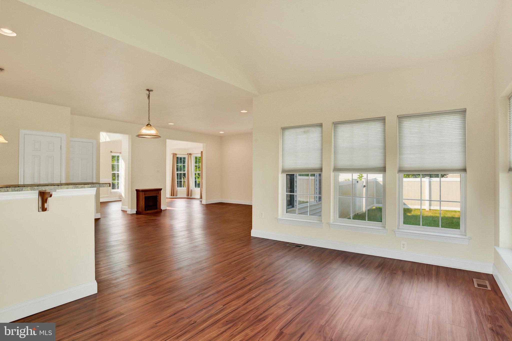 14 SWEETBRIAR LN L-0010