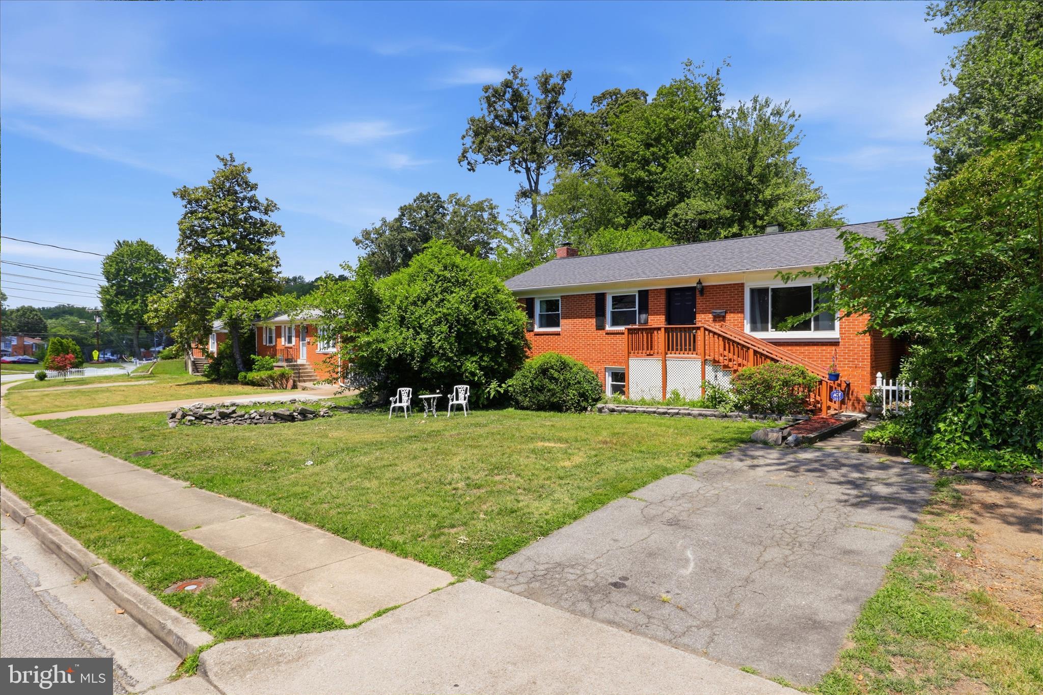 2311 W LONGVIEW DRIVE