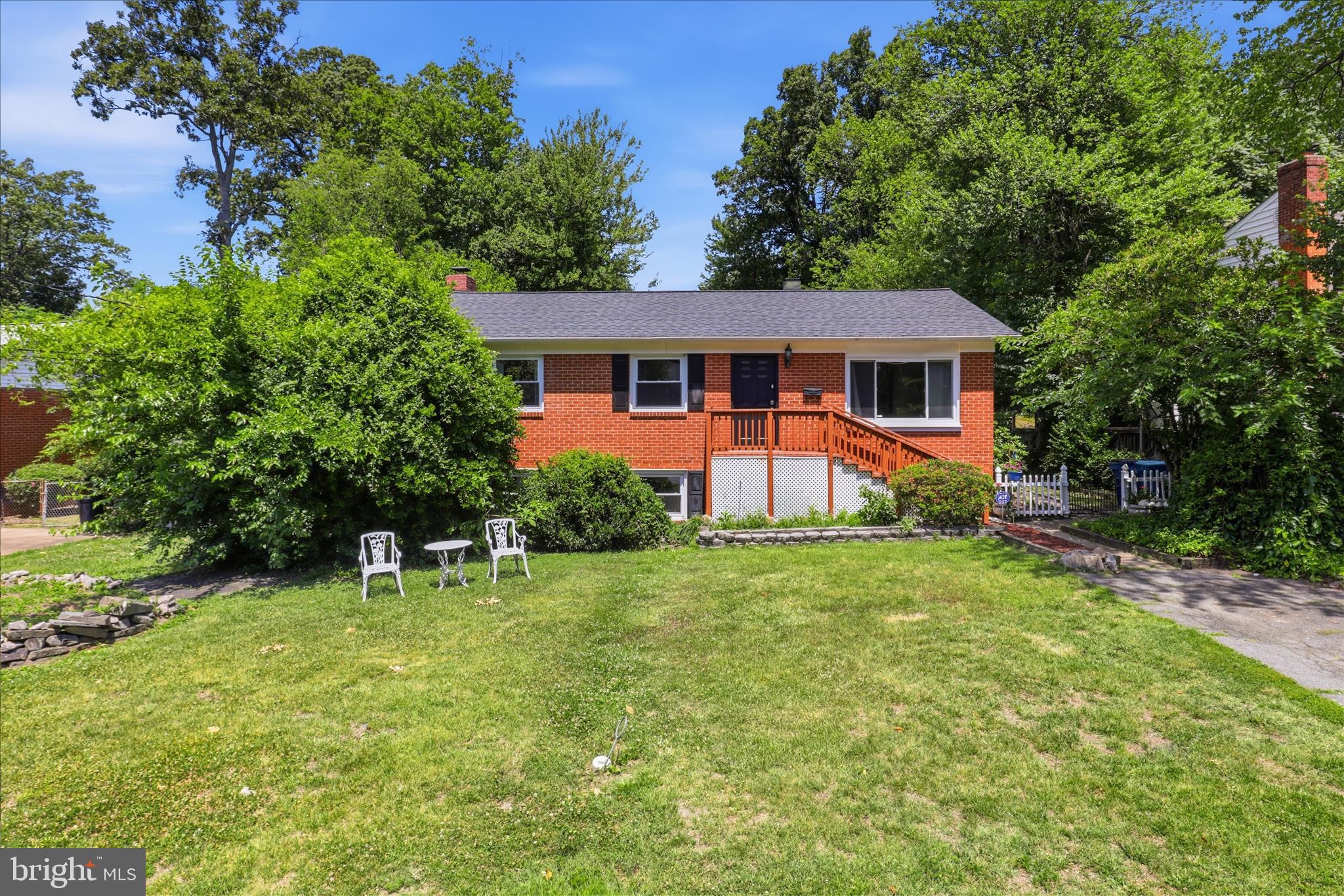 2311 W LONGVIEW DRIVE