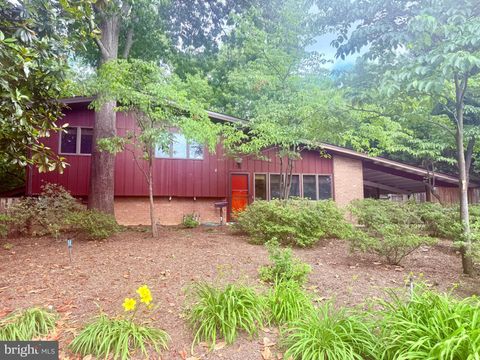 Homes For Sale - 6018 Ridge View Drive<br/> ALEXANDRIA, VA 22310