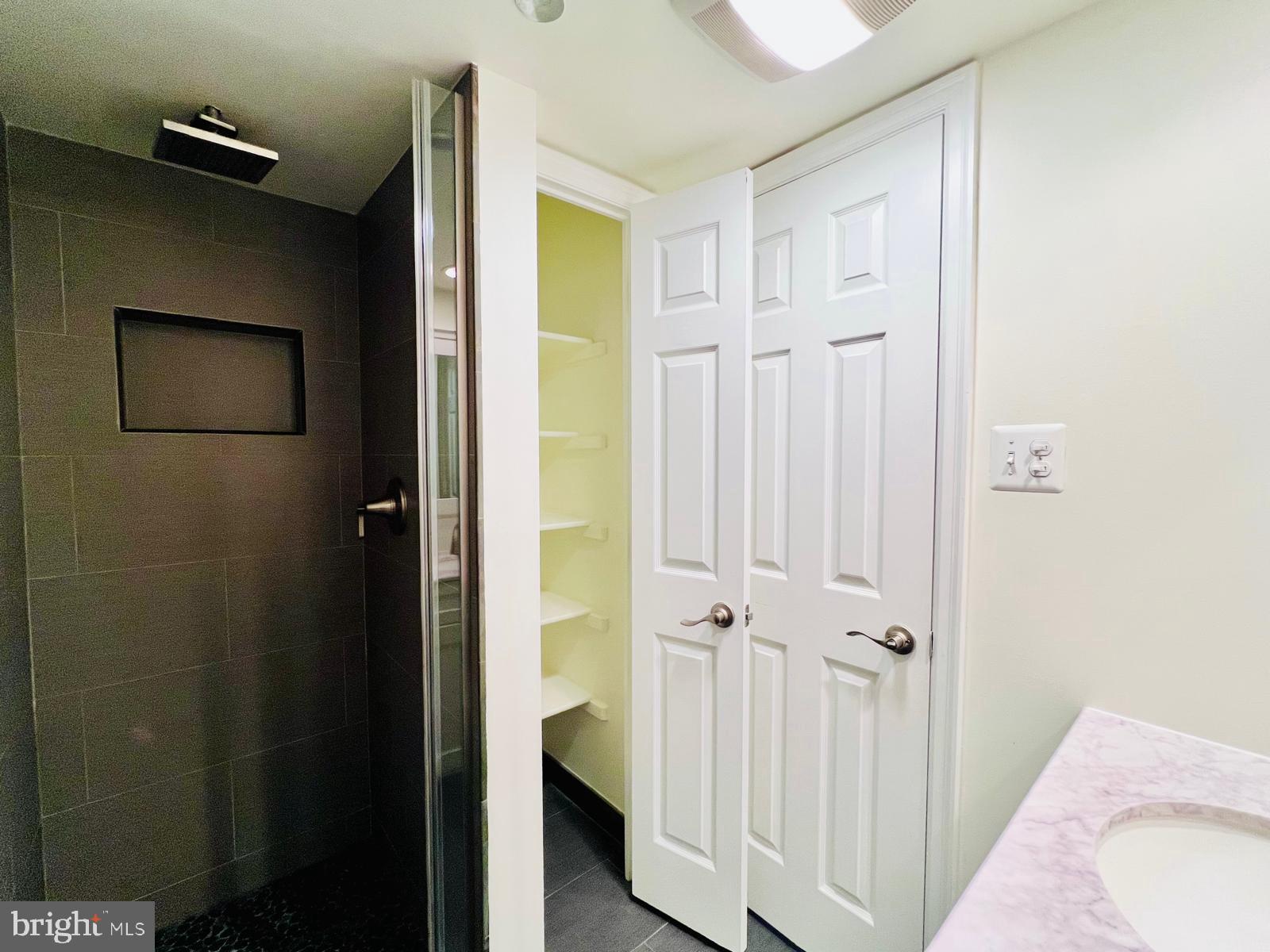 COURTHOUSE - Residential Lease