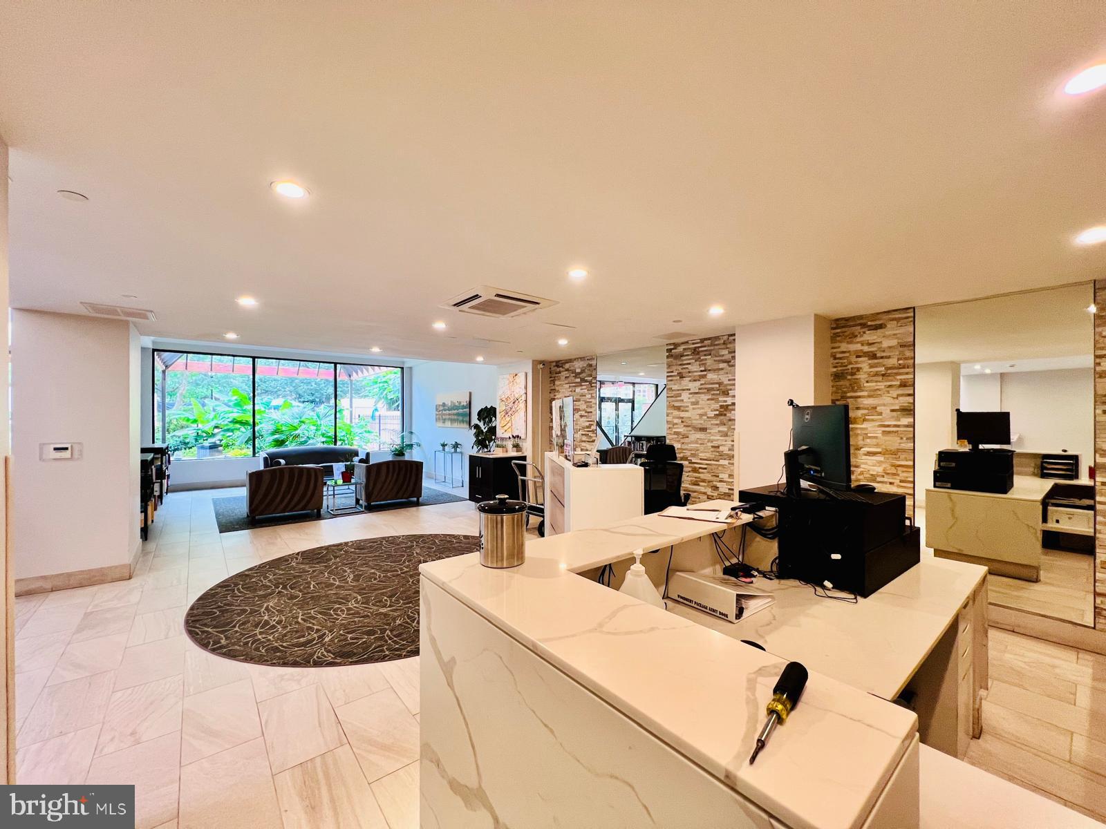 COURTHOUSE - Residential Lease