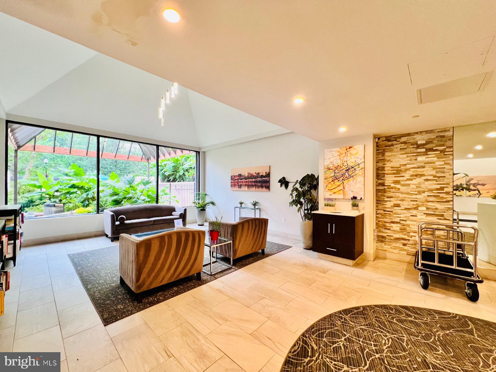 COURTHOUSE - Residential Lease