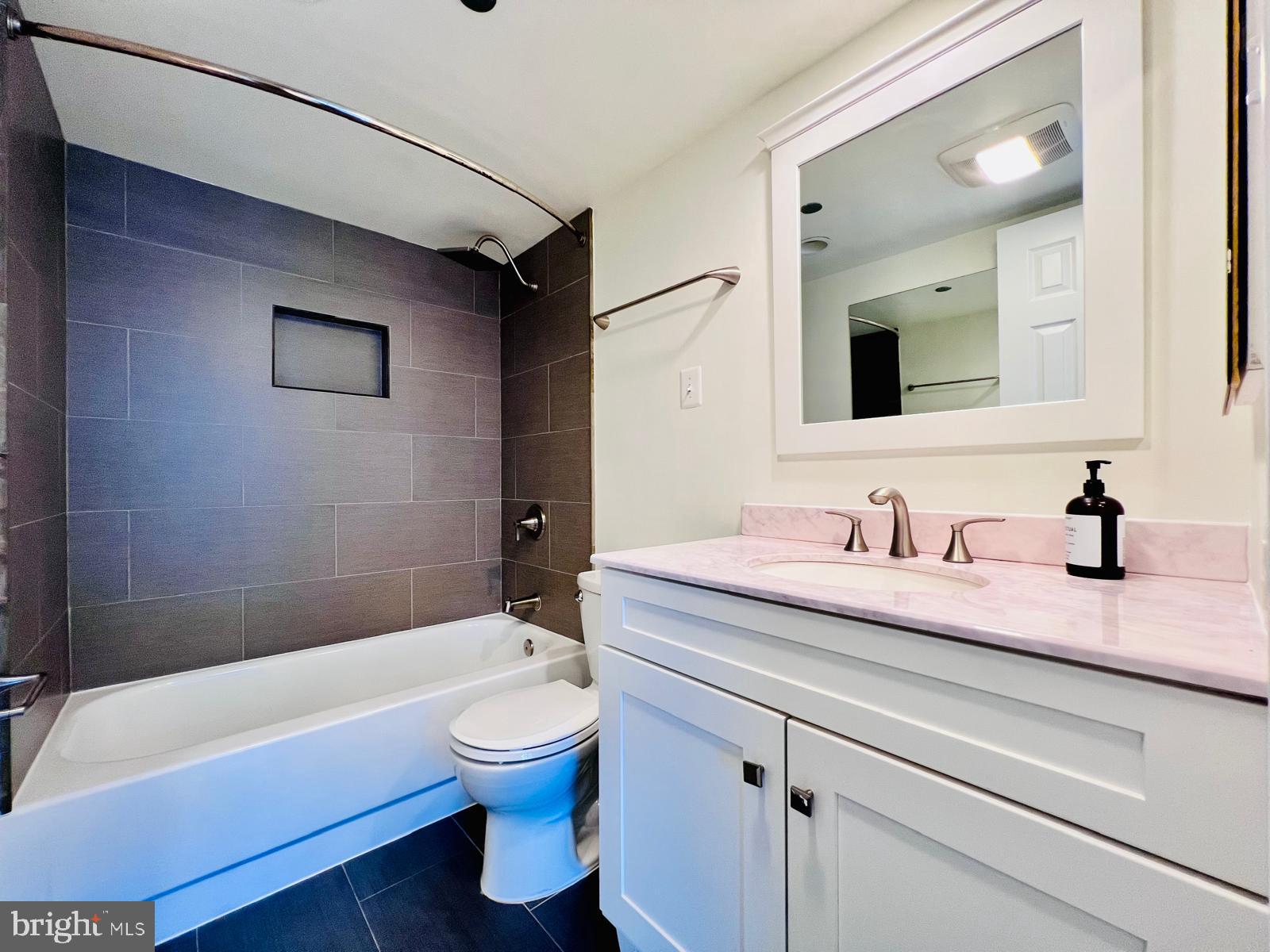 COURTHOUSE - Residential Lease