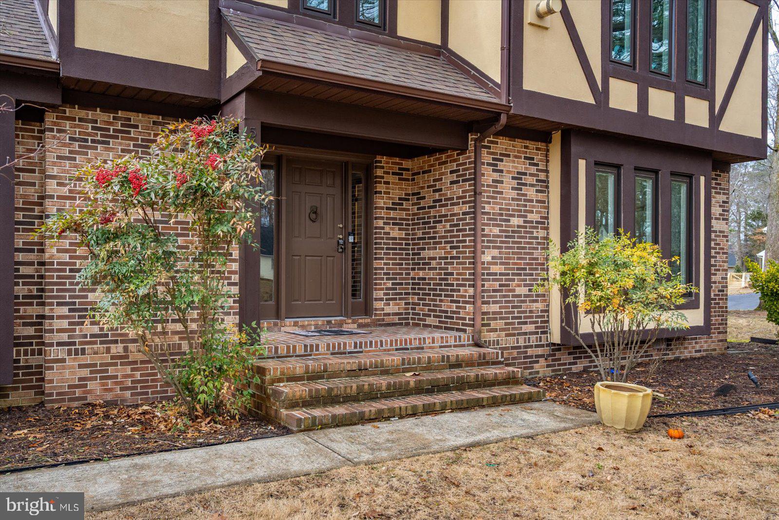 5660 CALEDONIA DRIVE