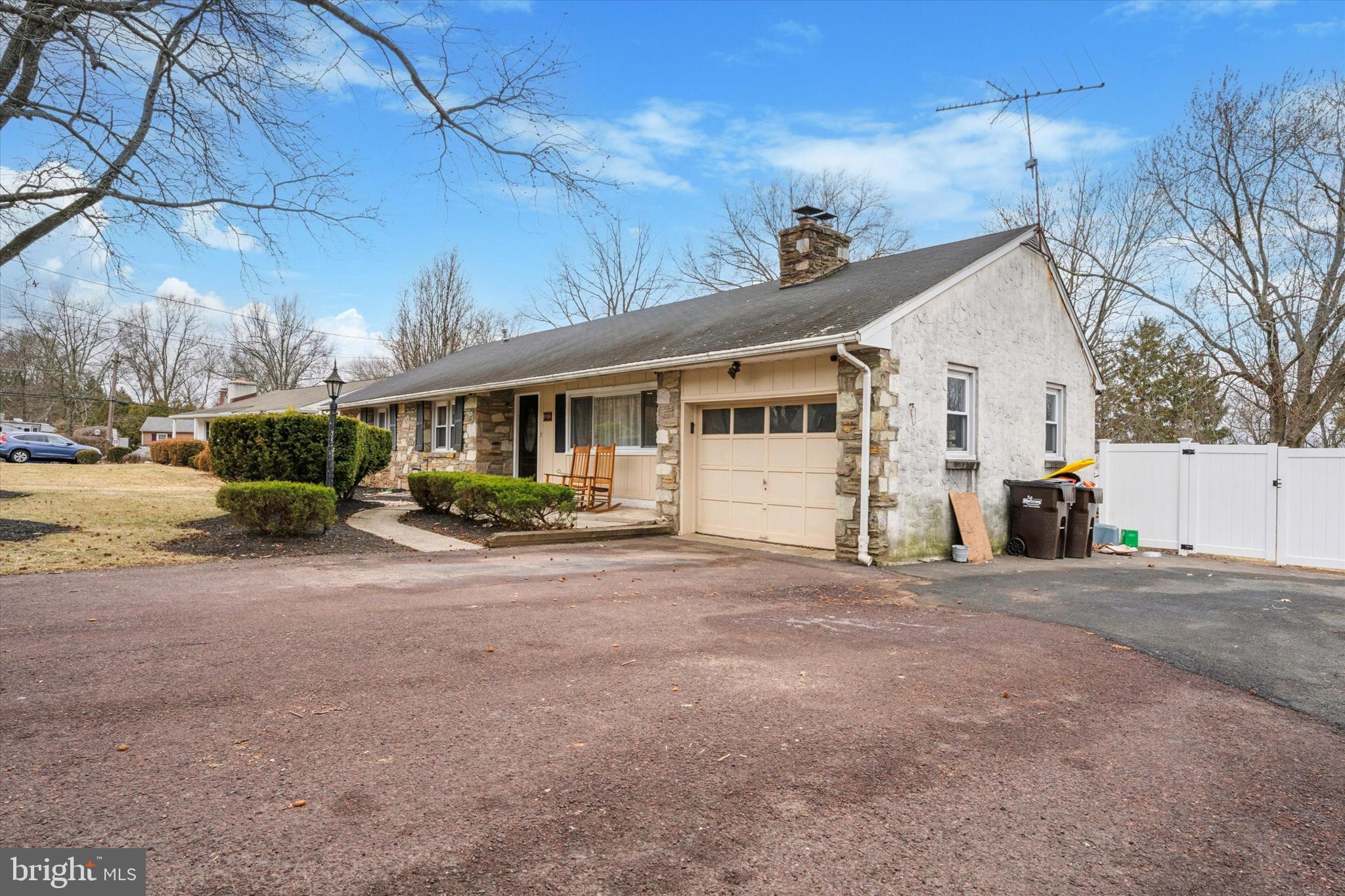 1304 LANSDALE AVENUE