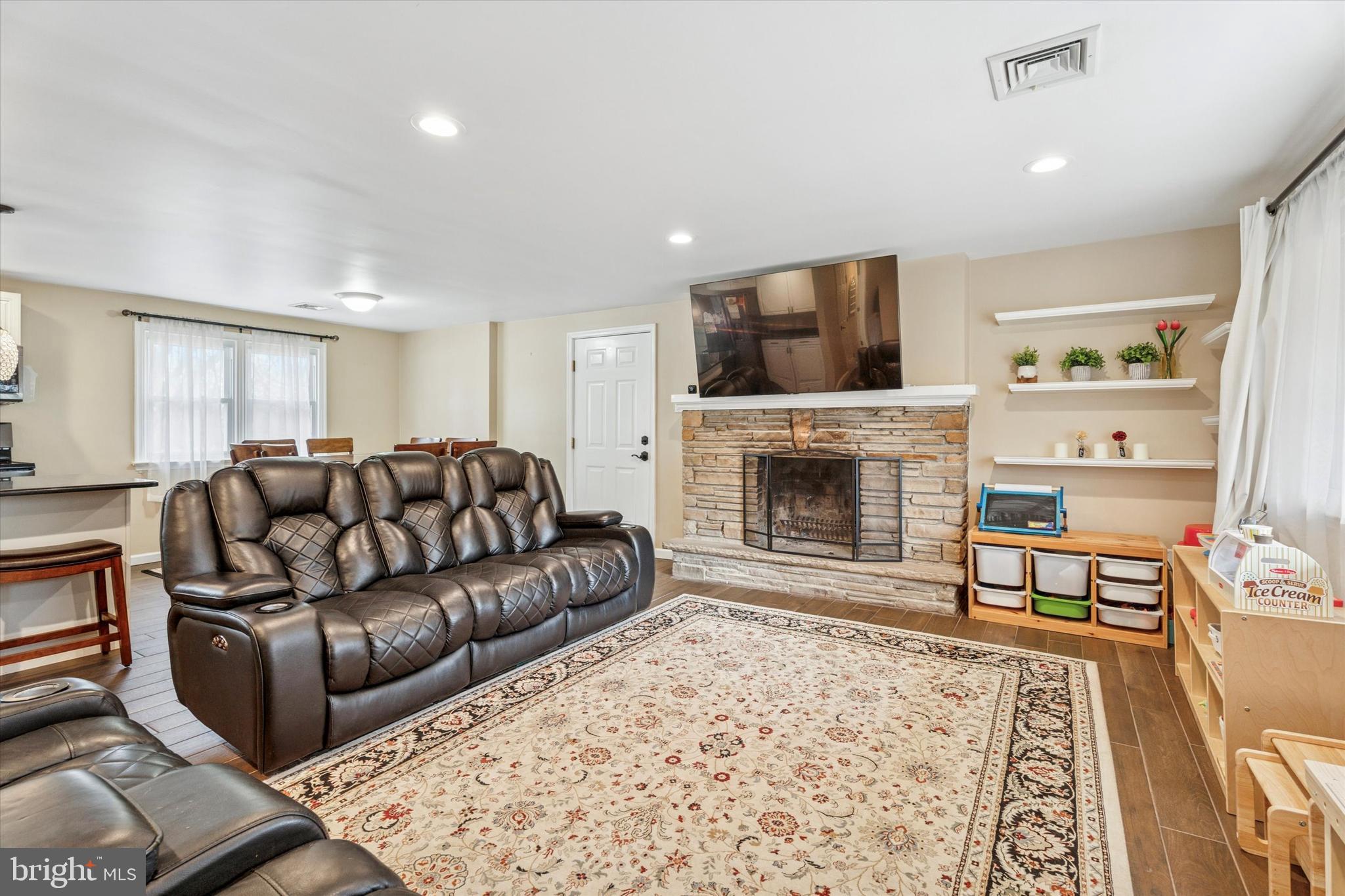 1304 LANSDALE AVENUE