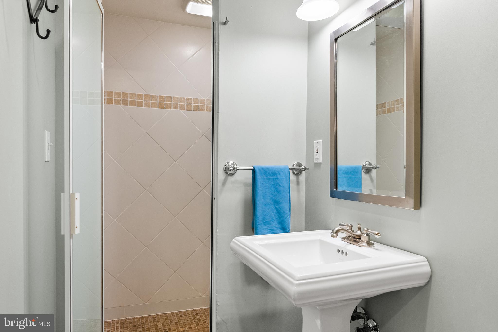 WESTMORELAND HILLS - Residential