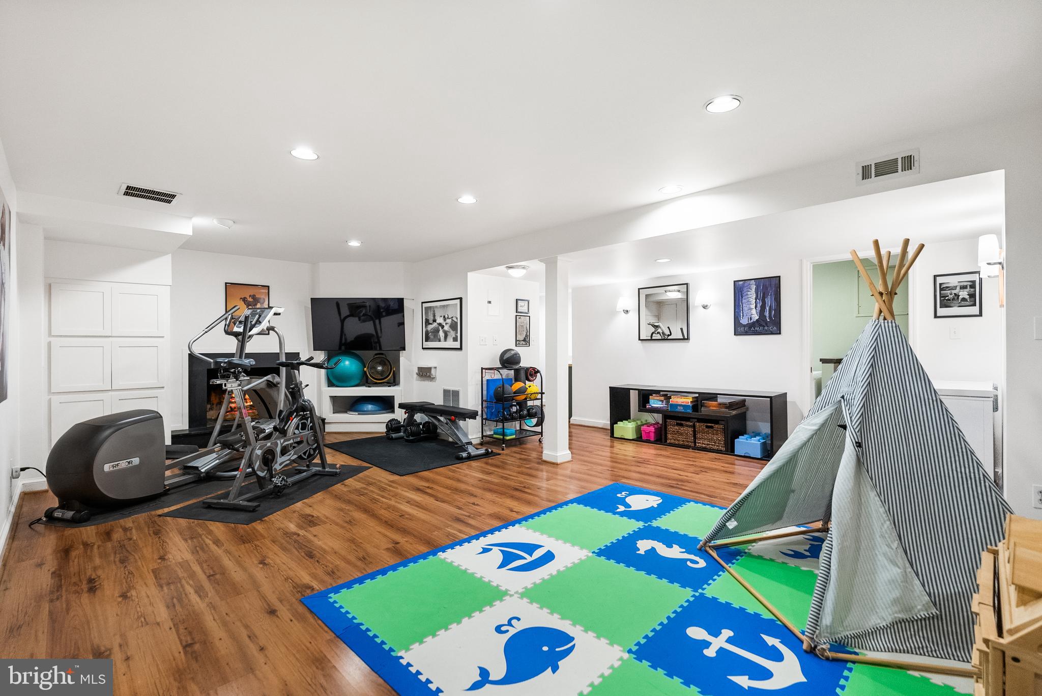 WESTMORELAND HILLS - Residential