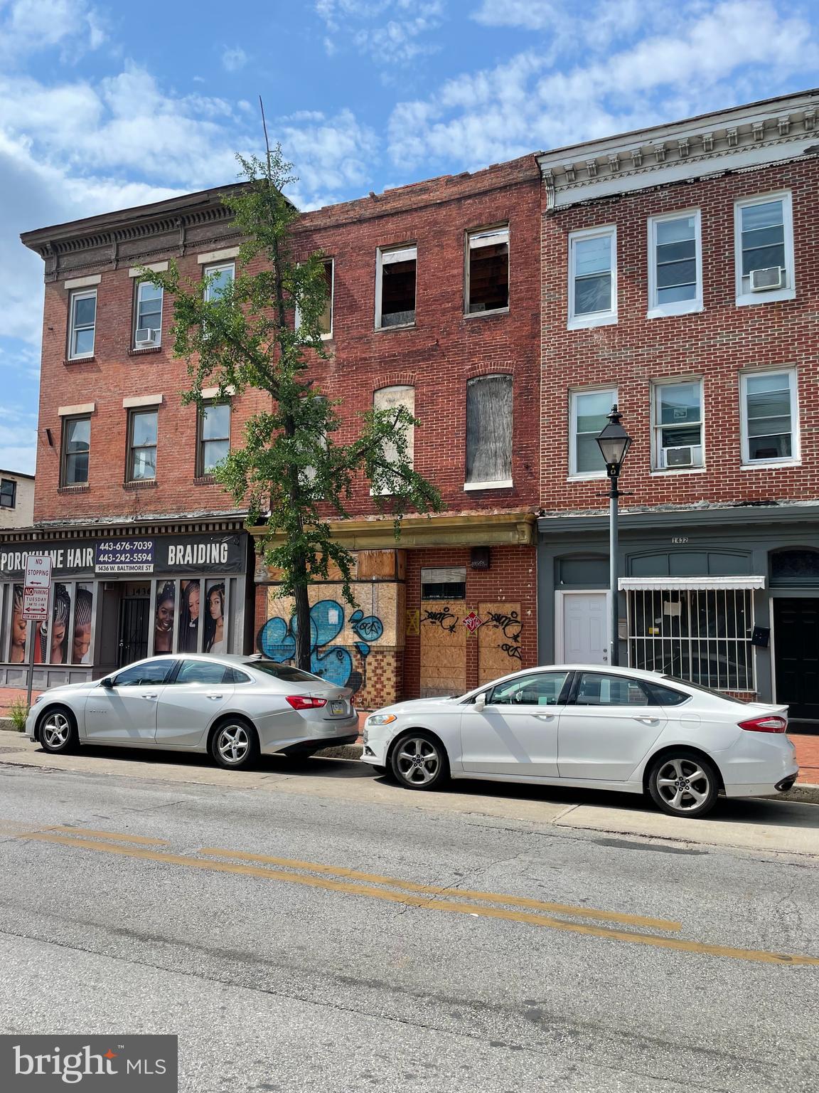 Main image without alt text