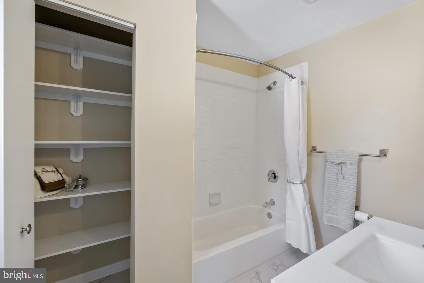 HARRIS FARM - Residential Lease