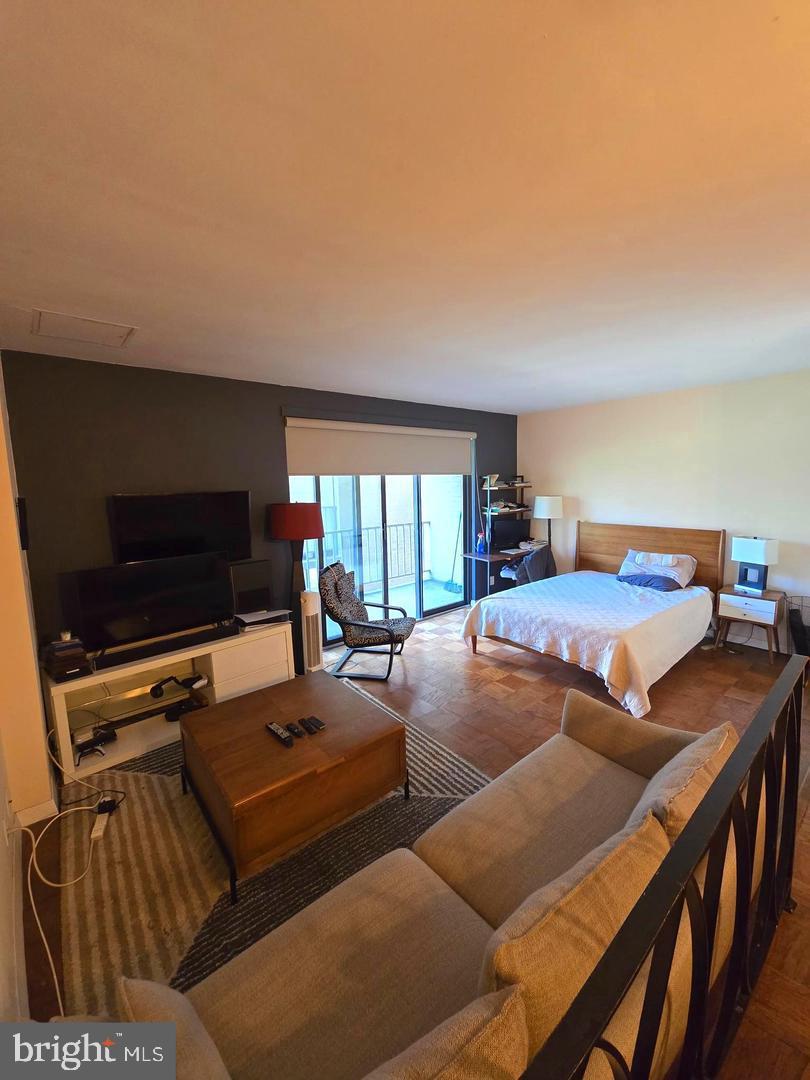 2201 L STREET NW 820