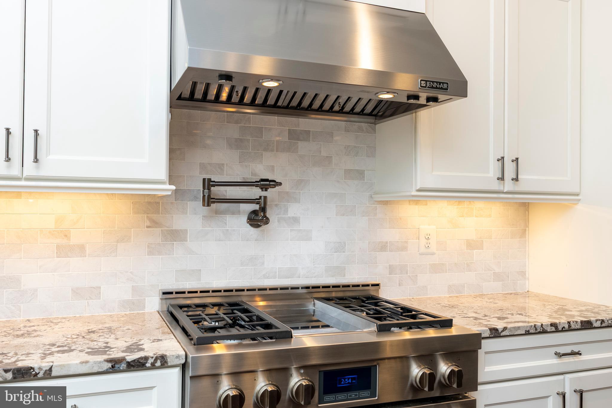 HUNT CUP HILL - Residential