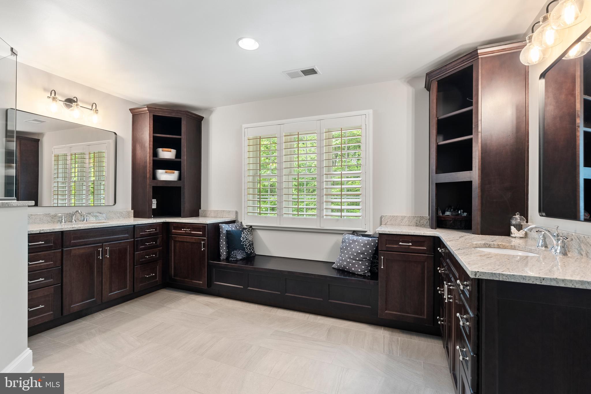 HUNT CUP HILL - Residential