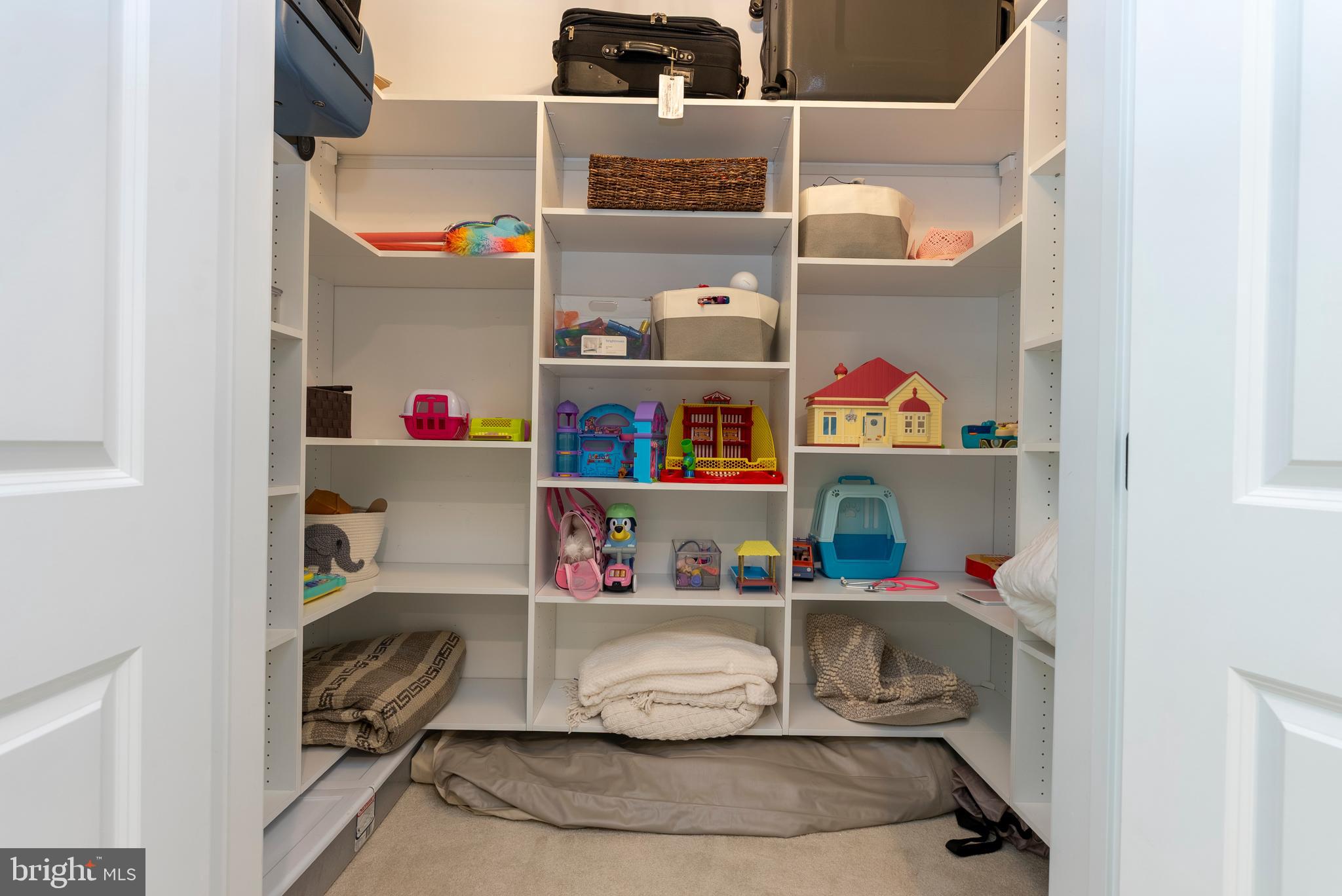 HUNT CUP HILL - Residential