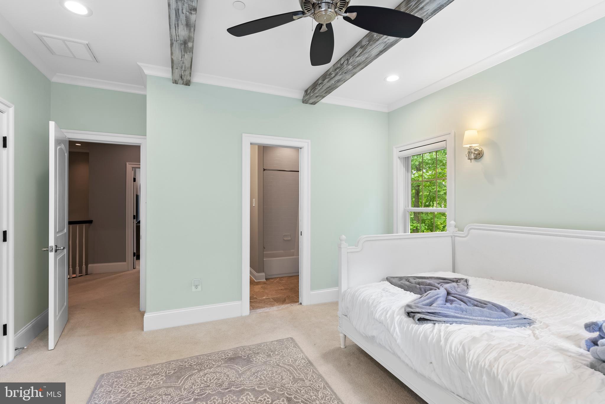 HUNT CUP HILL - Residential