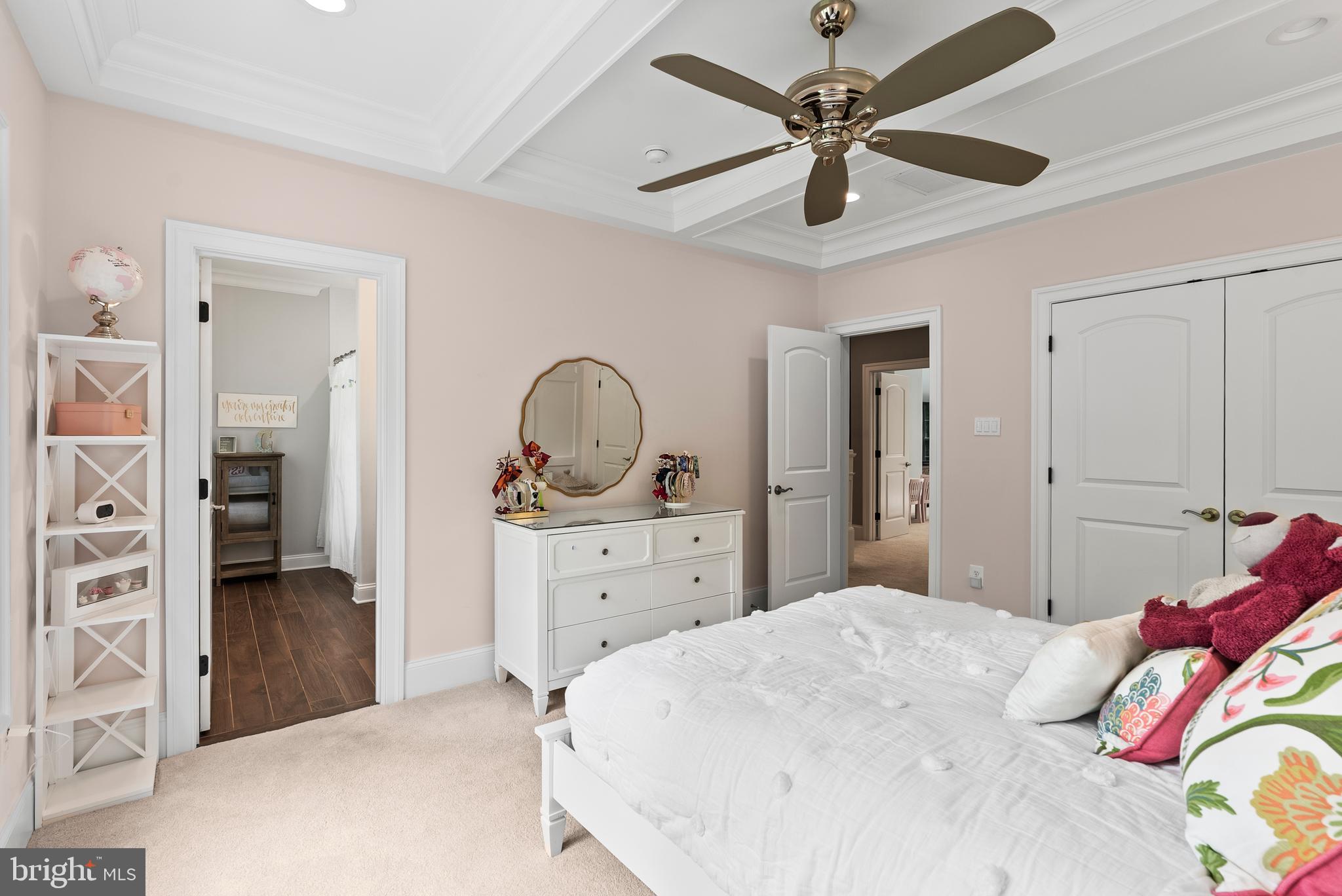 HUNT CUP HILL - Residential