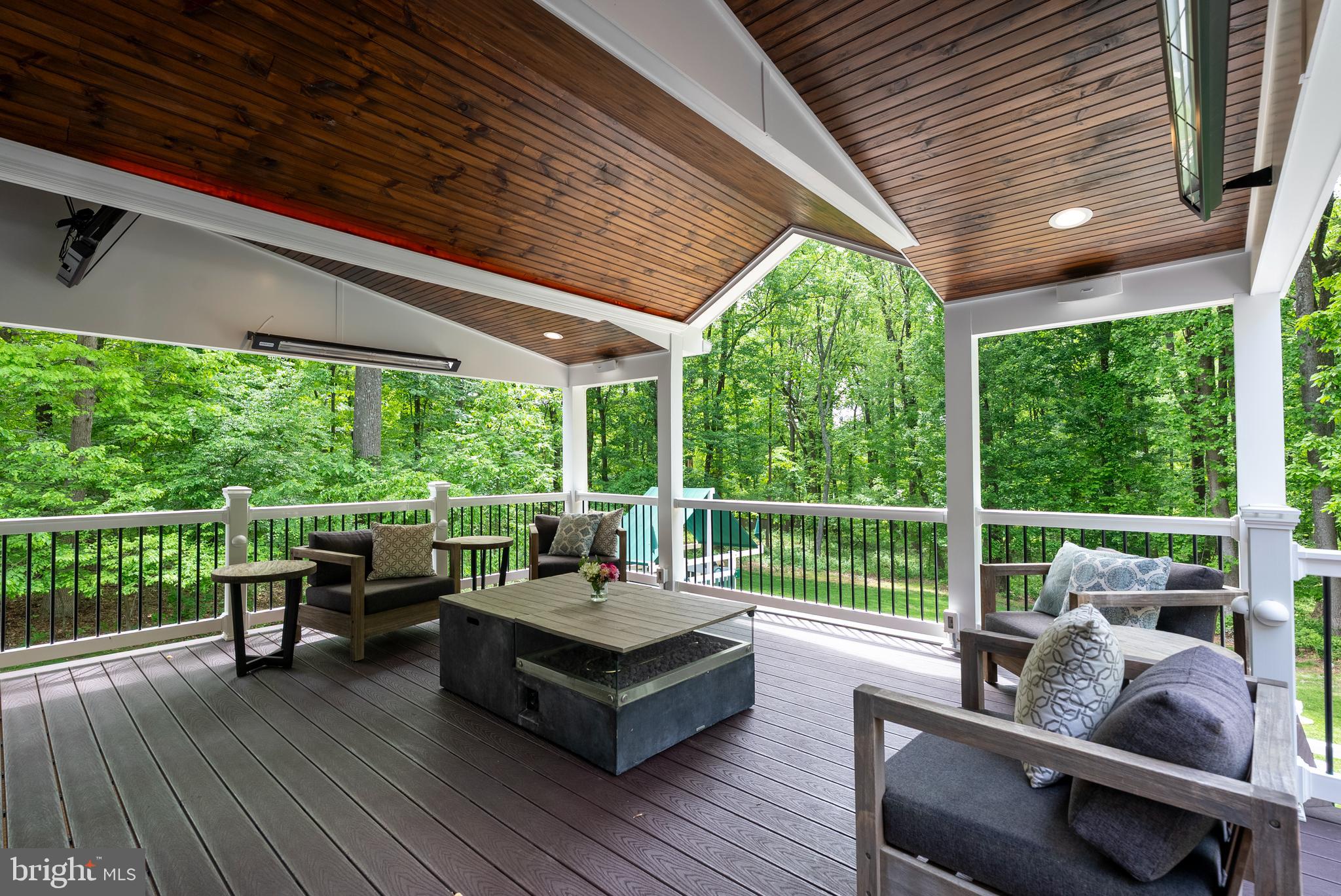 HUNT CUP HILL - Residential