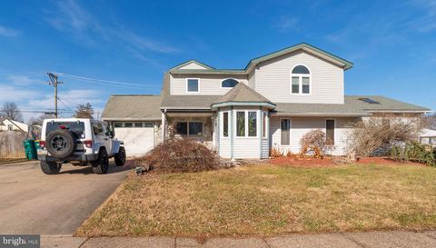 55 HOLLOW ROAD LEVITTOWN PA 19056