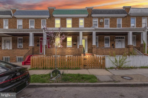 Townhouse For Sale - 3110 Cliftmont Ave<br/> BALTIMORE, MD 21213