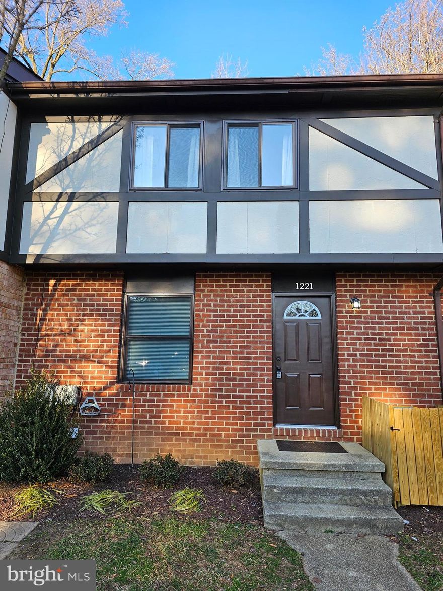 LOCATION IS KEY - Close to Annapolis, Naval Academy, Ft Meade, BWI
Recently renovated  furnished townhome in Arnold. 3 levels to spread out.  Walk-out basement to patio.  3 bedrooms on upper level with 2 full baths.
Owner Agent