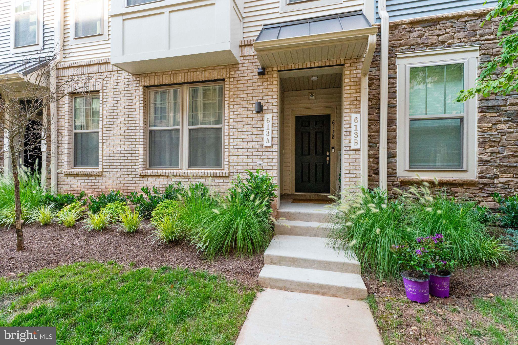 613 PERCY PLACE B