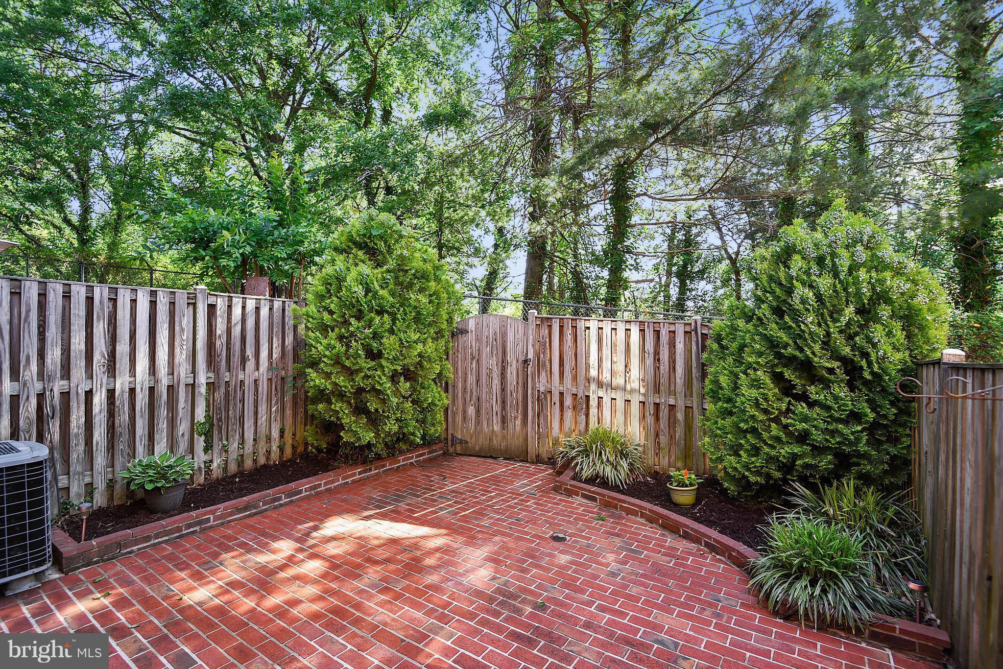 SHUTERS HILL - Residential