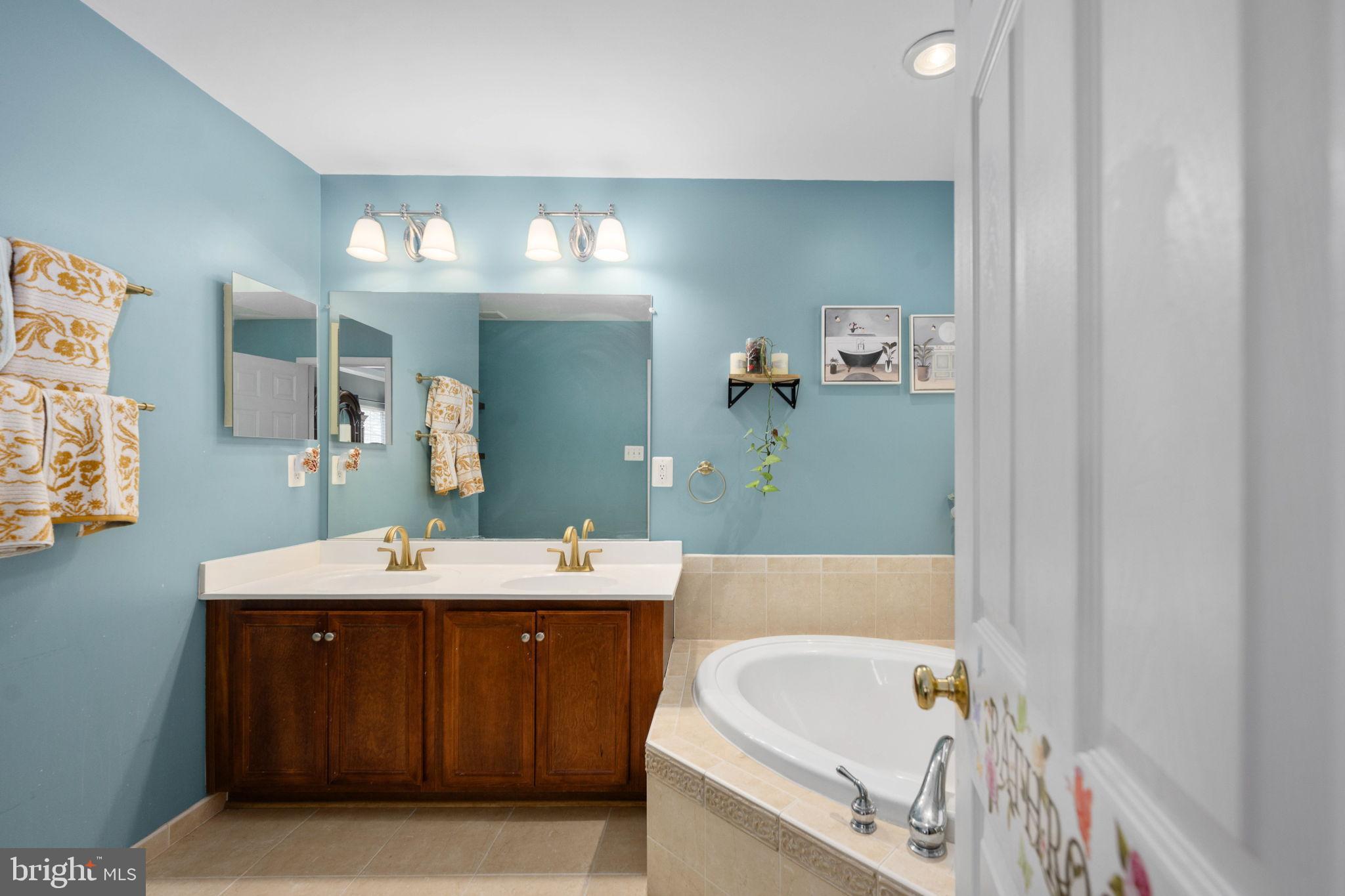 WYNGATE MANOR - Residential