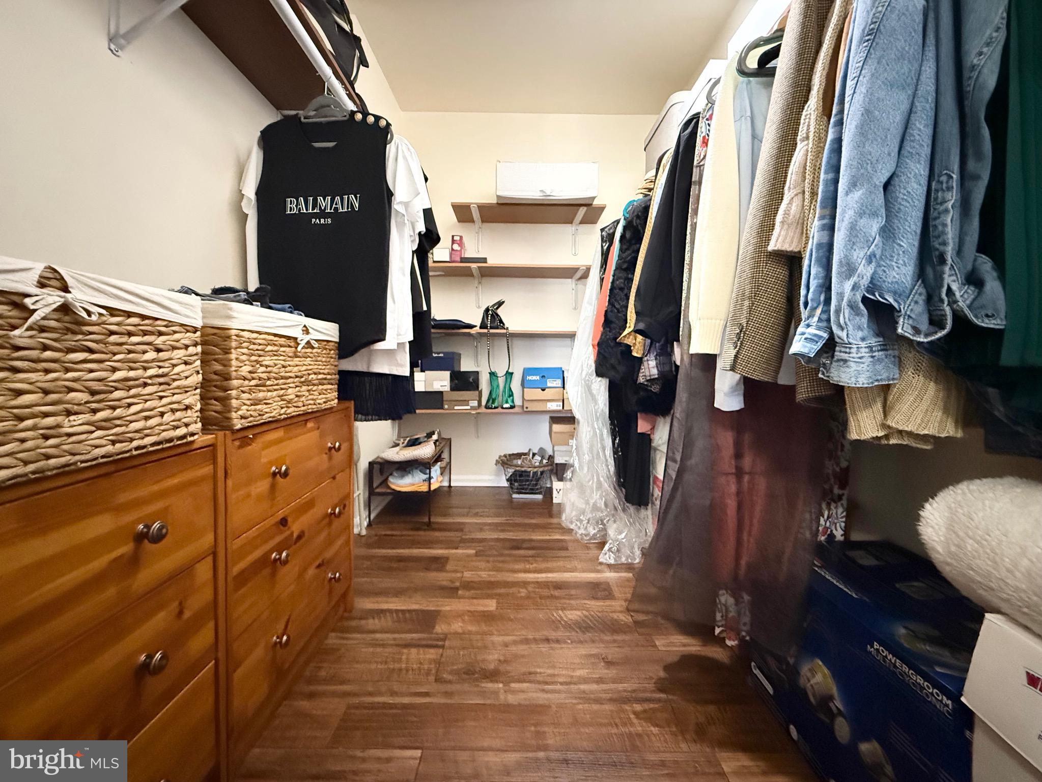 SAW MILL VALLEY - Residential