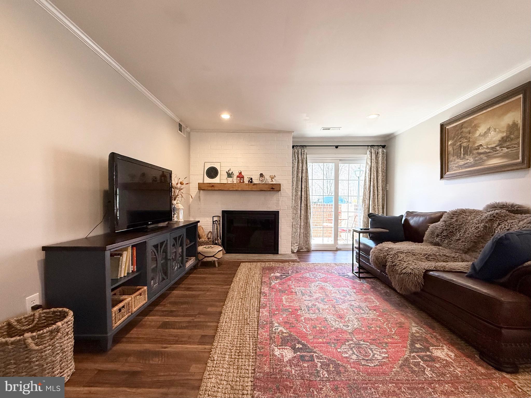 SAW MILL VALLEY - Residential