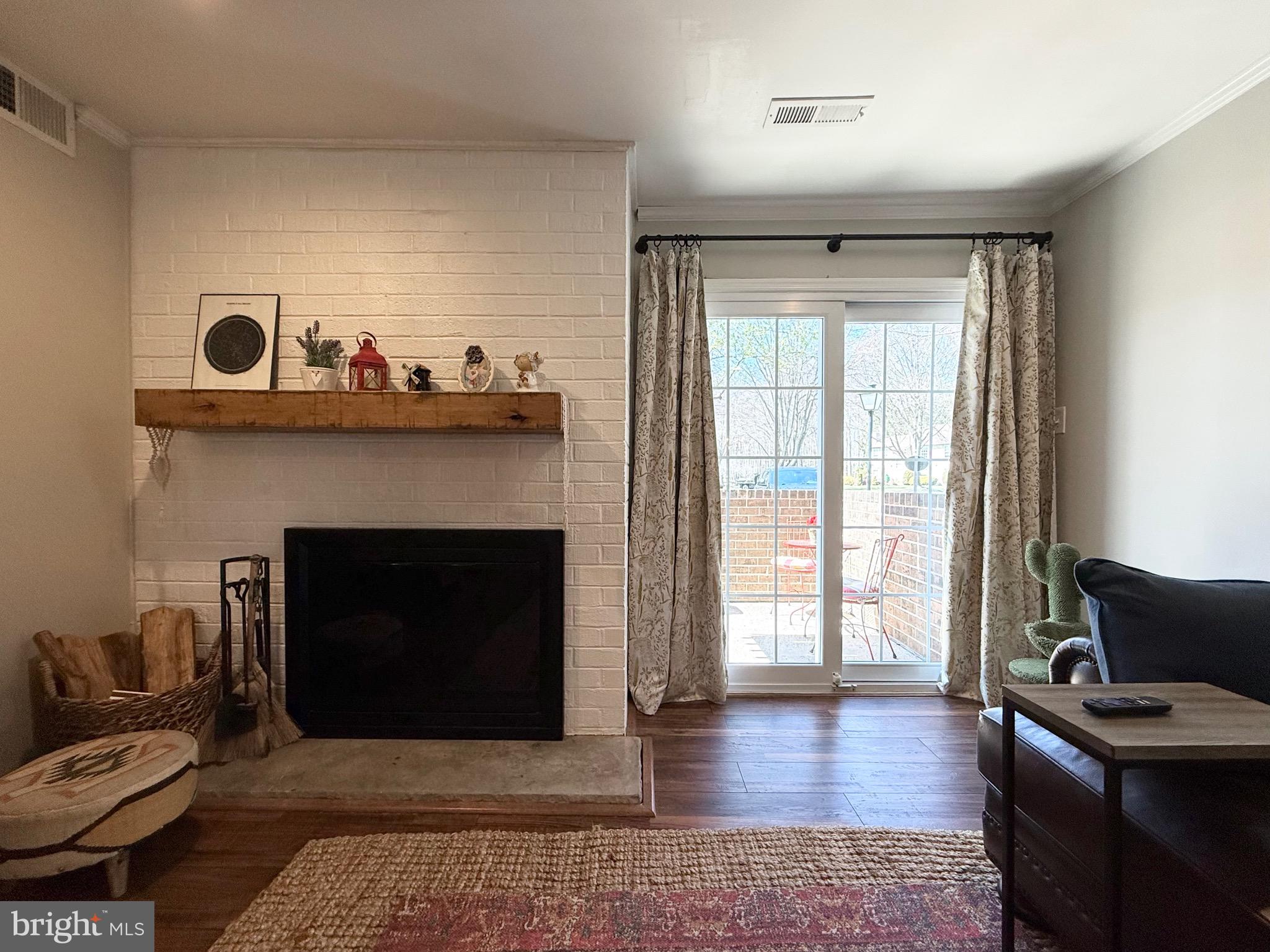 SAW MILL VALLEY - Residential