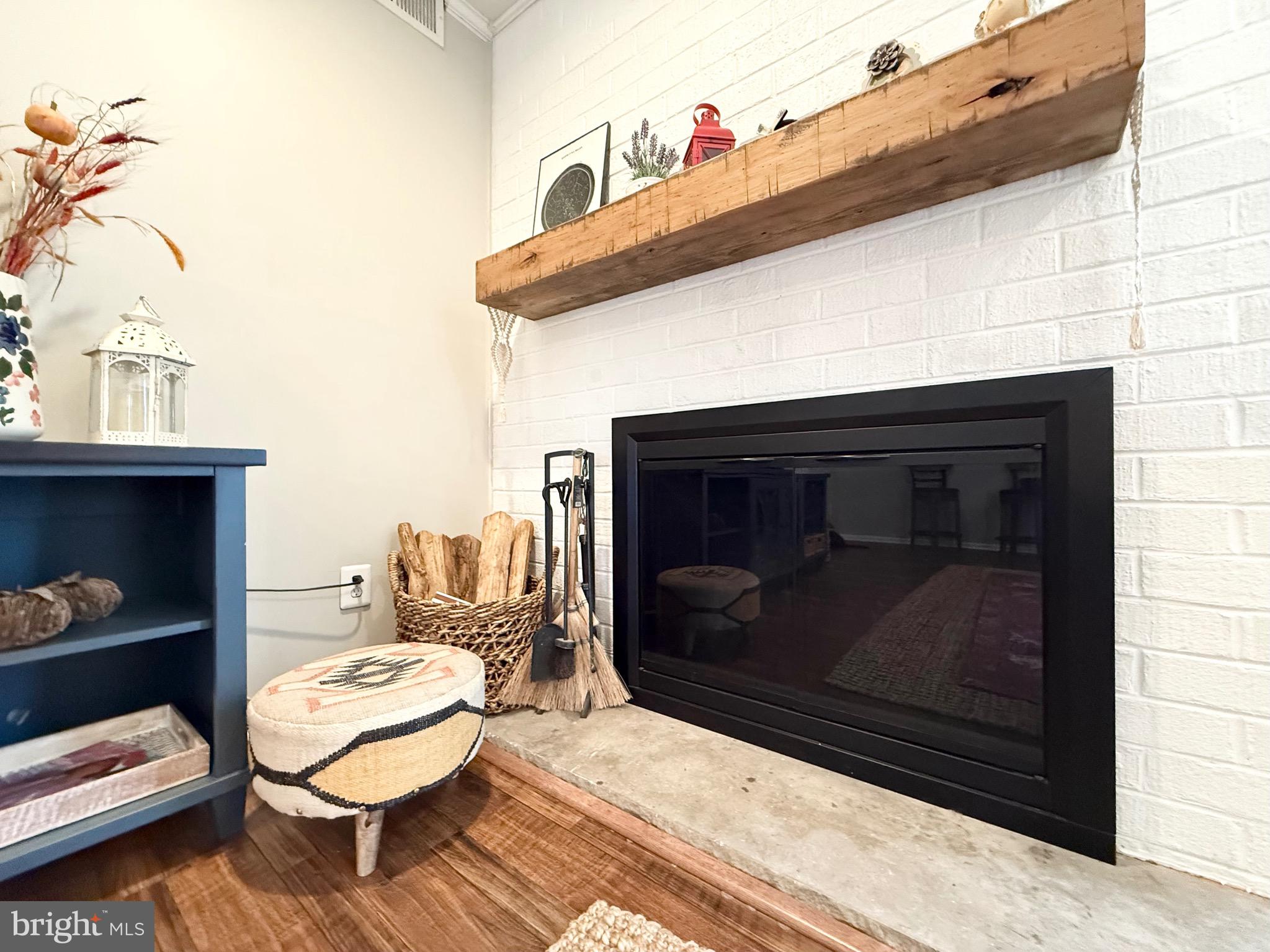 SAW MILL VALLEY - Residential