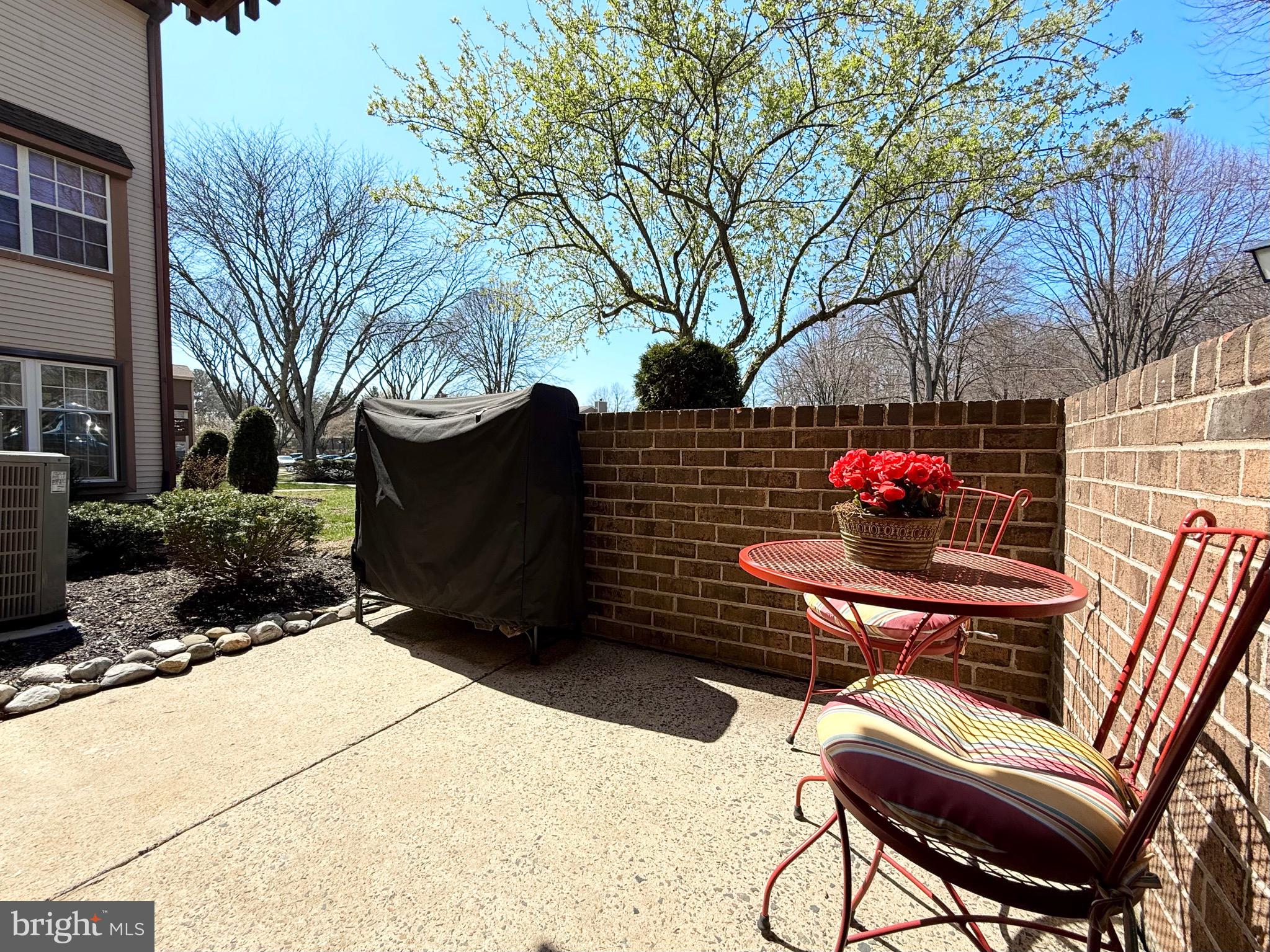 SAW MILL VALLEY - Residential