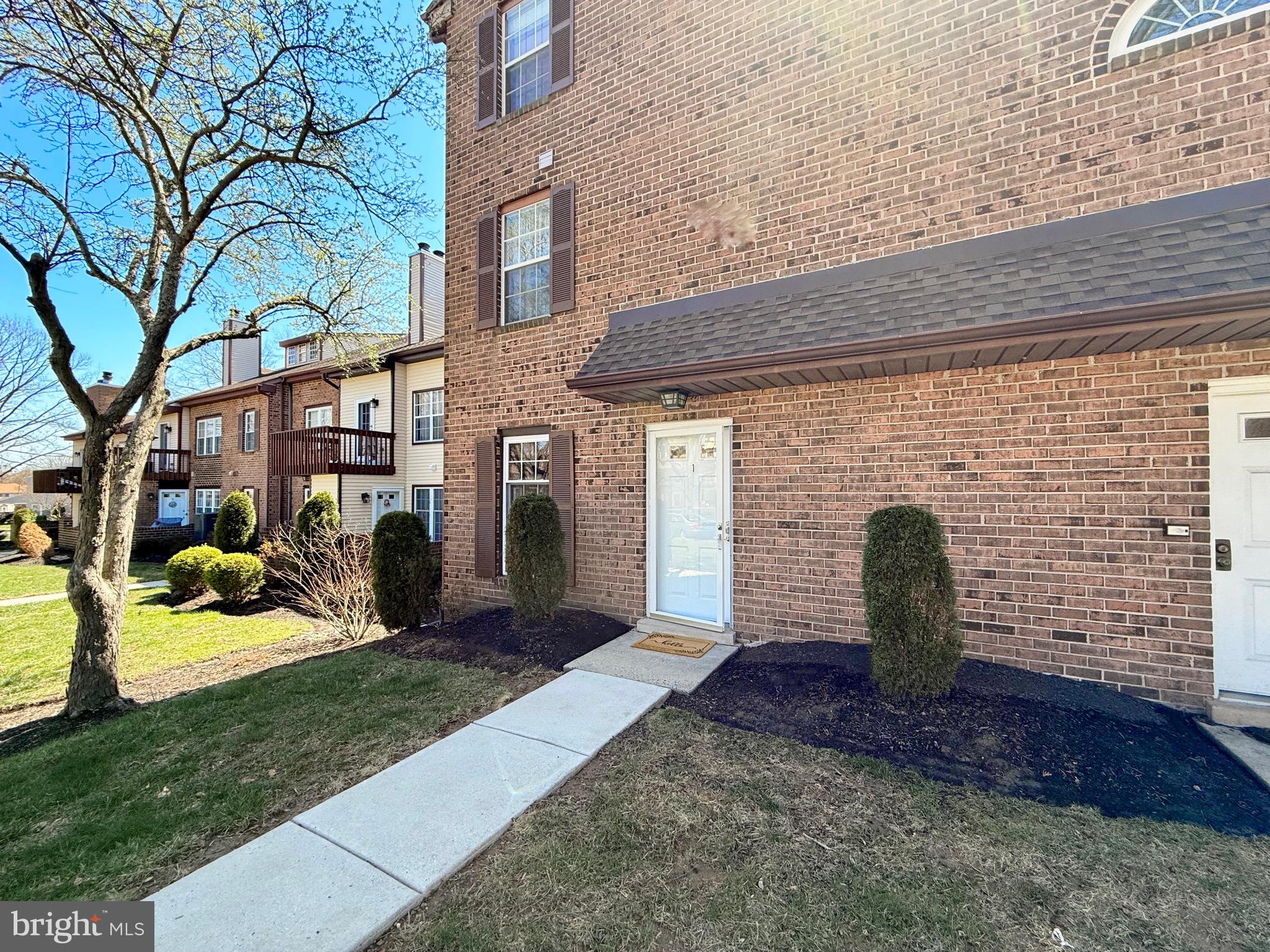 SAW MILL VALLEY - Residential