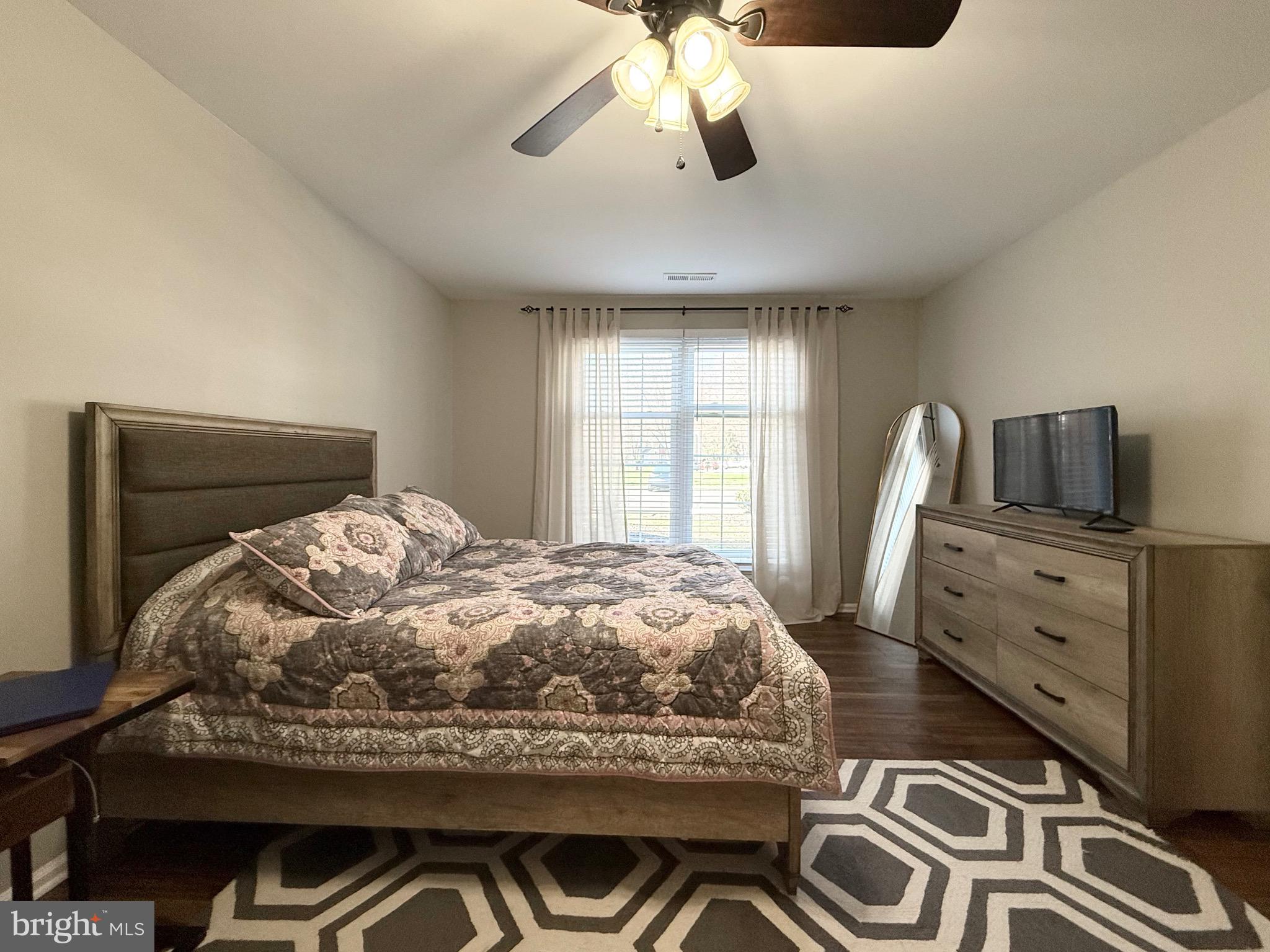 SAW MILL VALLEY - Residential