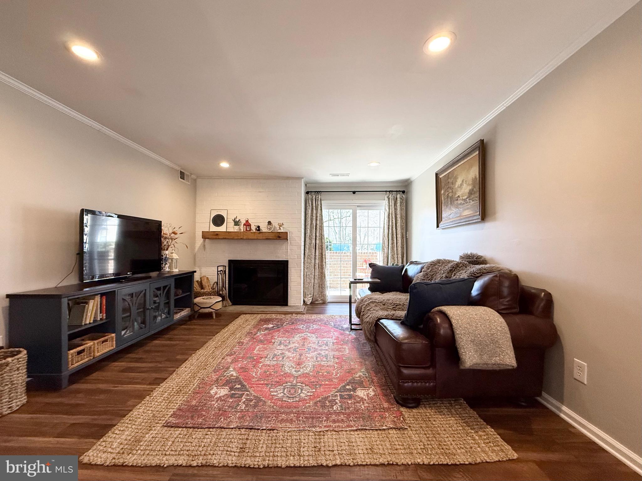 SAW MILL VALLEY - Residential