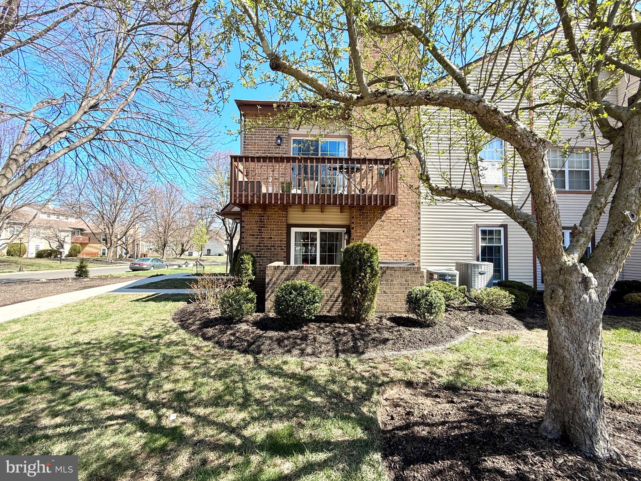 SAW MILL VALLEY - Residential