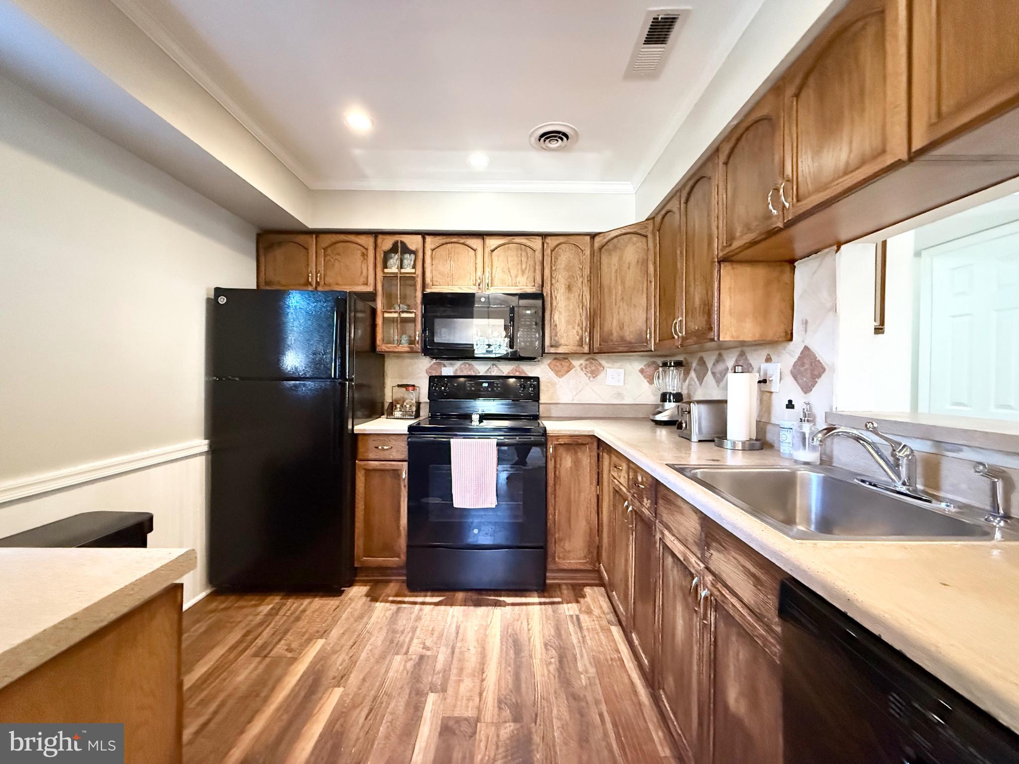 SAW MILL VALLEY - Residential