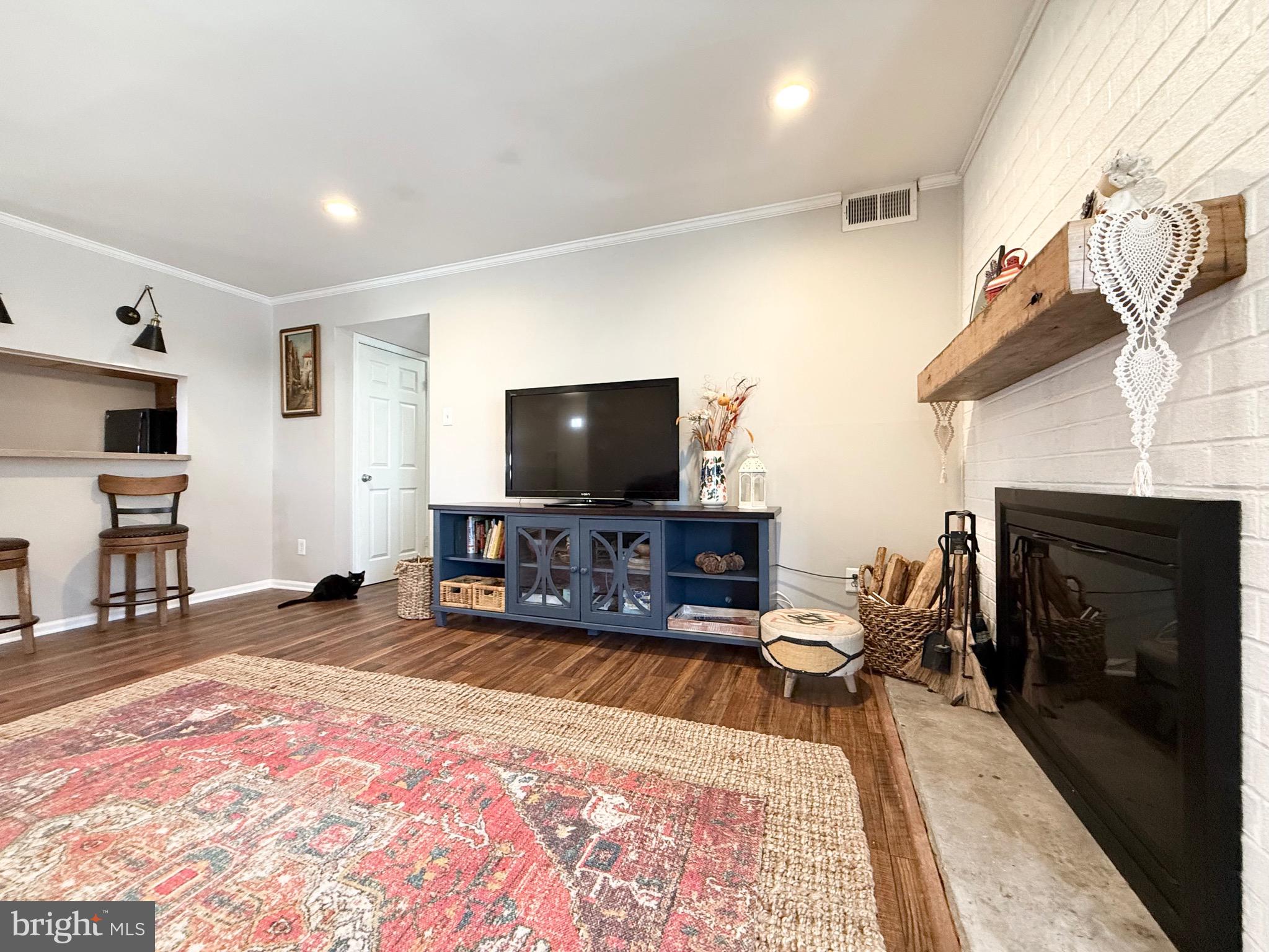 SAW MILL VALLEY - Residential